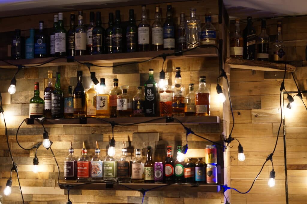 This image has an empty alt attribute; its file name is Whisky-shelf-1024x683.jpg